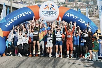 Навстречу друг другу: российские и зарубежные участники ВФМ–2024 приняли участие в совместном забеге